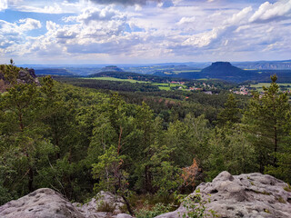Fototapeta na wymiar Blick zum Königstein und Lilienstein iim National Park Sächsische Schweiz