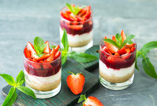 Strawberry dessert - cheesecake in the glass
