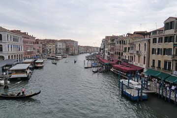 Fototapeta na wymiar Venise. Vue du Grand Canal depuis le pont du Rialto.