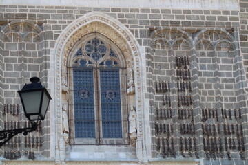 Ventana y cadenas iglesia de San Juan de los Reyes, Toledo, España