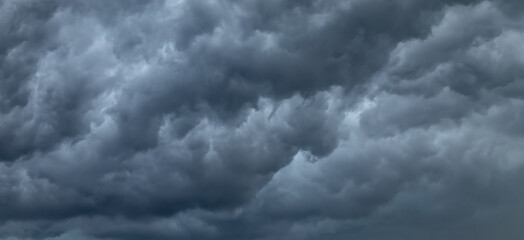 Obraz premium dramatic storm clouds in the sky