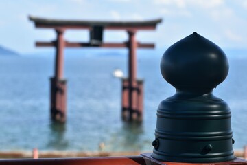 白髭神社、滋賀県、日本の景色、びわ湖、鳥居、湖、湖に浮かぶ鳥居
