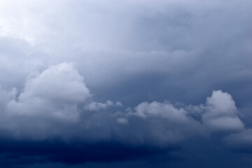 Fototapeta na wymiar Heavy thundery blue clouds with rain and storm