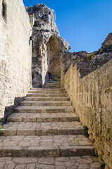 Fototapeta na wymiar Una scalinata nel centro storico di Matera in Basilicata, punto d'arrivo del Cammino Materano