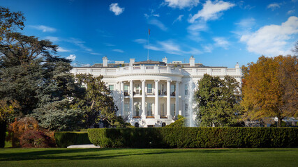 Fototapeta na wymiar The White House building at Washington D.C. on a sunny day.
