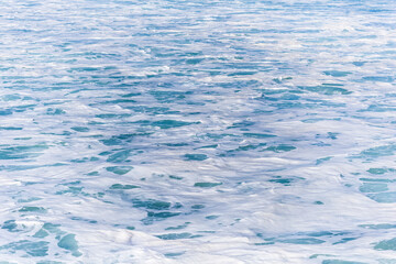 Écume à la surface de la mer