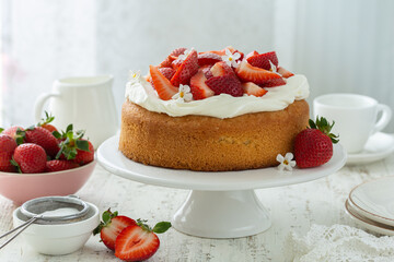 strawberry vanilla cake - 509845915