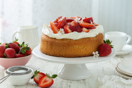 strawberry vanilla cake