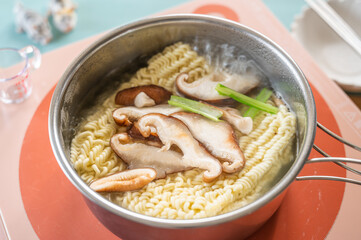 インスタントラーメン作り