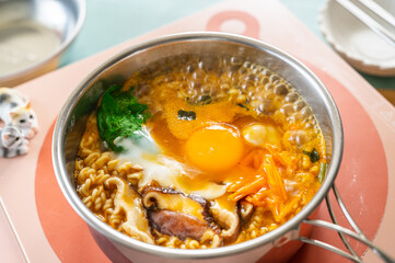 韓国インスタントラーメン作り