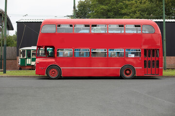 Obraz na płótnie Canvas side view of red double decker bus copy space