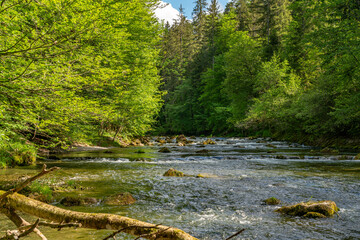 Idyllisch fließt die Mangfall durch Oberbayern