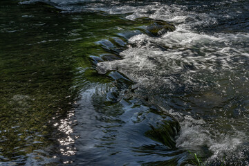 Felsstufe im wilden Fluss