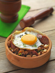 beans,egg and grilled sausage - 509862191