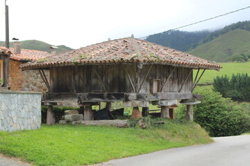 Fototapeta na wymiar Hórreo de Asturias