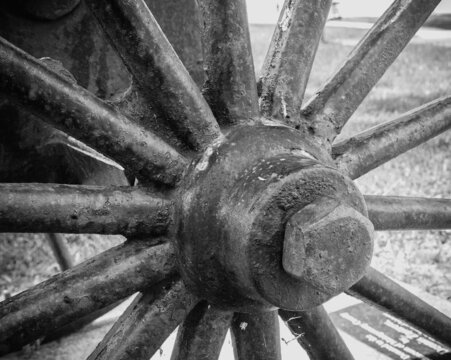 black and white - spokes old wheel