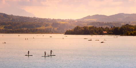 Naklejka premium Le lac d'Aiguebelette est un lac naturel situé en France dans le département de la Savoie en région Auvergne-Rhône-Alpes.