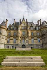 Fototapeta na wymiar Château de la Roche Bagnoles par un temps nuagueux