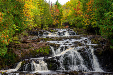 Waterfalls in Copper Falls State Park in northern Wisconsin with fall colors - obrazy, fototapety, plakaty