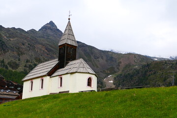 Fototapeta na wymiar Kirche bei Kurzras, Schnallstal 