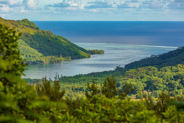 Baie d’Opunohu vue du belvédère sur l’île de Mo’orea 