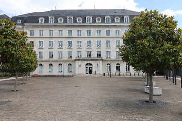 Fototapeta premium La prefecture de l'Aube, vue de l'extérieur, ville de Troyes, département de l'Aube, france