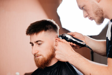 Fototapeta premium Men's haircut at the barbershop master