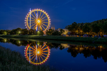 ferris wheel at night in the summer