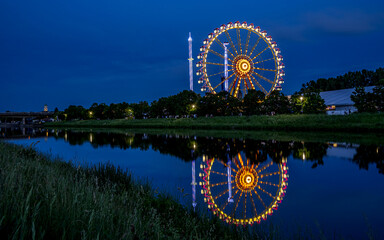 ferris wheel at night in the summer