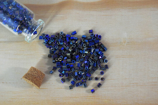 Frascos de vidrio con canutillos