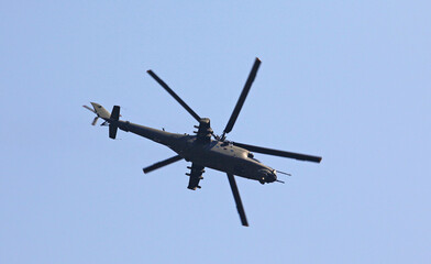 wojskowy helikopter MI 24