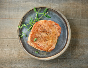 freshly roasted tuna steak