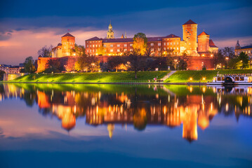 Fototapeta premium Krakow, Poland - Wawel Castle and Vistula River reflection