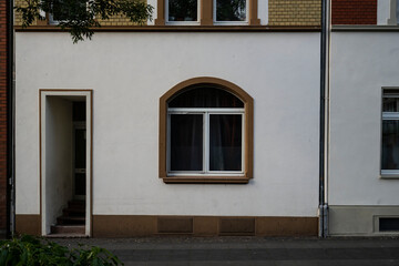 Fototapeta na wymiar ヨーロッパの一軒家の窓,モダン建築の窓,外国の家