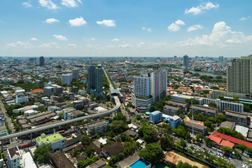 Fototapeta na wymiar building with Chao Phraya River in Bangkok city, Thailand