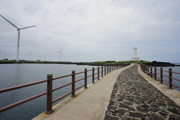 Obraz premium walkway to lighthouse