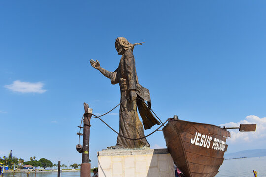 Lateral view of the statue of Christ the Fisherman in Chapala Lake