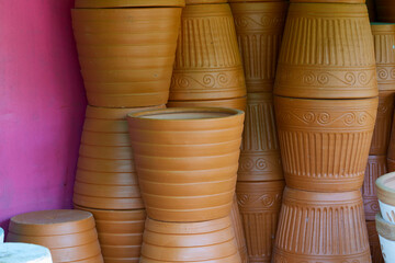 Fototapeta na wymiar Clay pots for sale at the gardening shop 