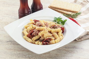 Pasta with tuna and tomato