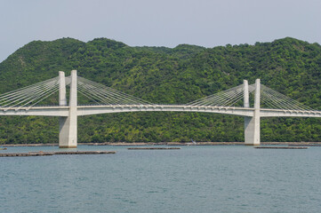 Obraz premium 日生町と鹿久居島を結ぶ備前日生大橋
