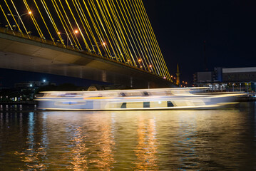 Fototapeta na wymiar Views of recreational activity and river cruise tour at night.