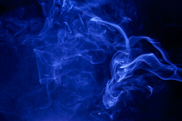 Fototapeta na wymiar Blue smoke on a black background.