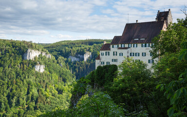 Fototapeta na wymiar Schloss Werenwag im Oberen Donautal (Schwäbische Alb)