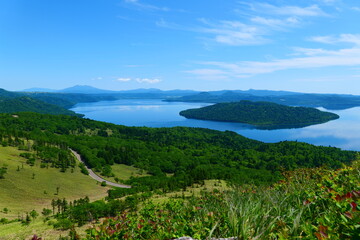 美幌峠から屈斜路湖を望む。弟子屈、北海道、日本。6月下旬。