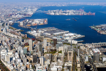神戸三宮上空から六甲アイランド方向を空撮