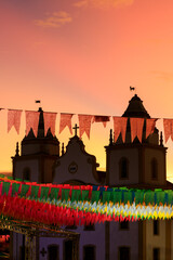 bandeirinhas coloridas decorativas de festa junina no brasil