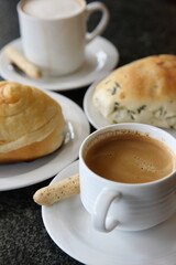 パンとコーヒーの朝食