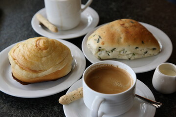 パンとコーヒーの朝食