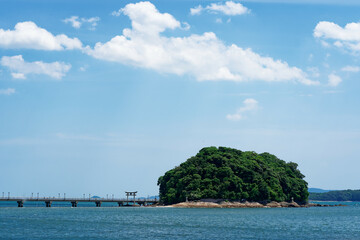 【愛知県蒲郡市】　青空と海と竹島