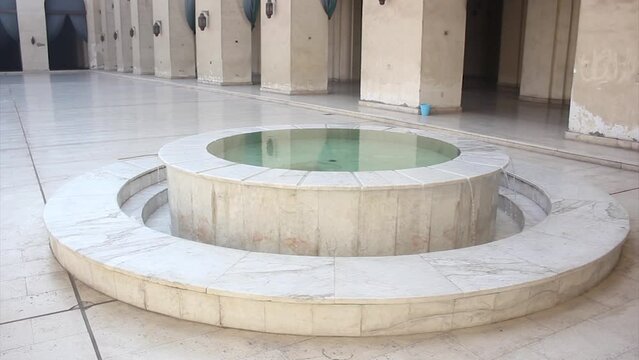 Close up falling into the water, Al Hakim Mosque
